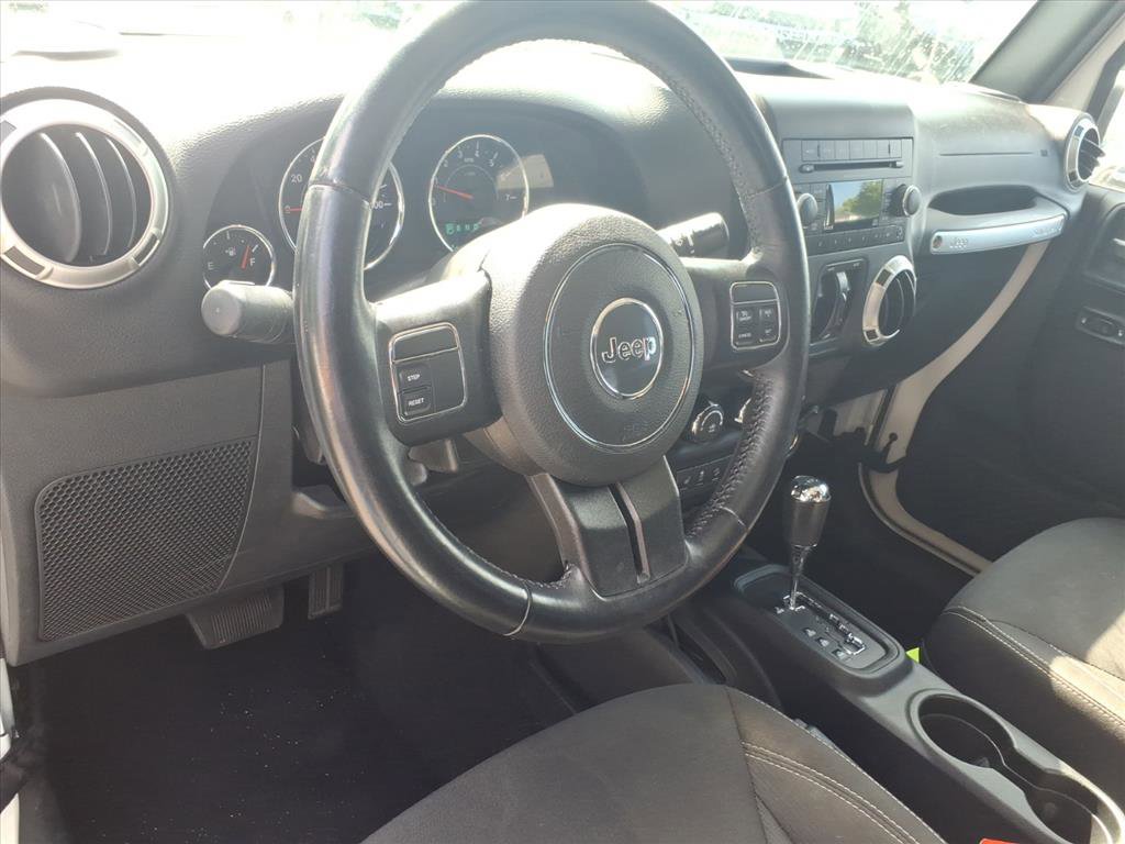 2017 Jeep Wrangler Unlimited Sahara photo 6