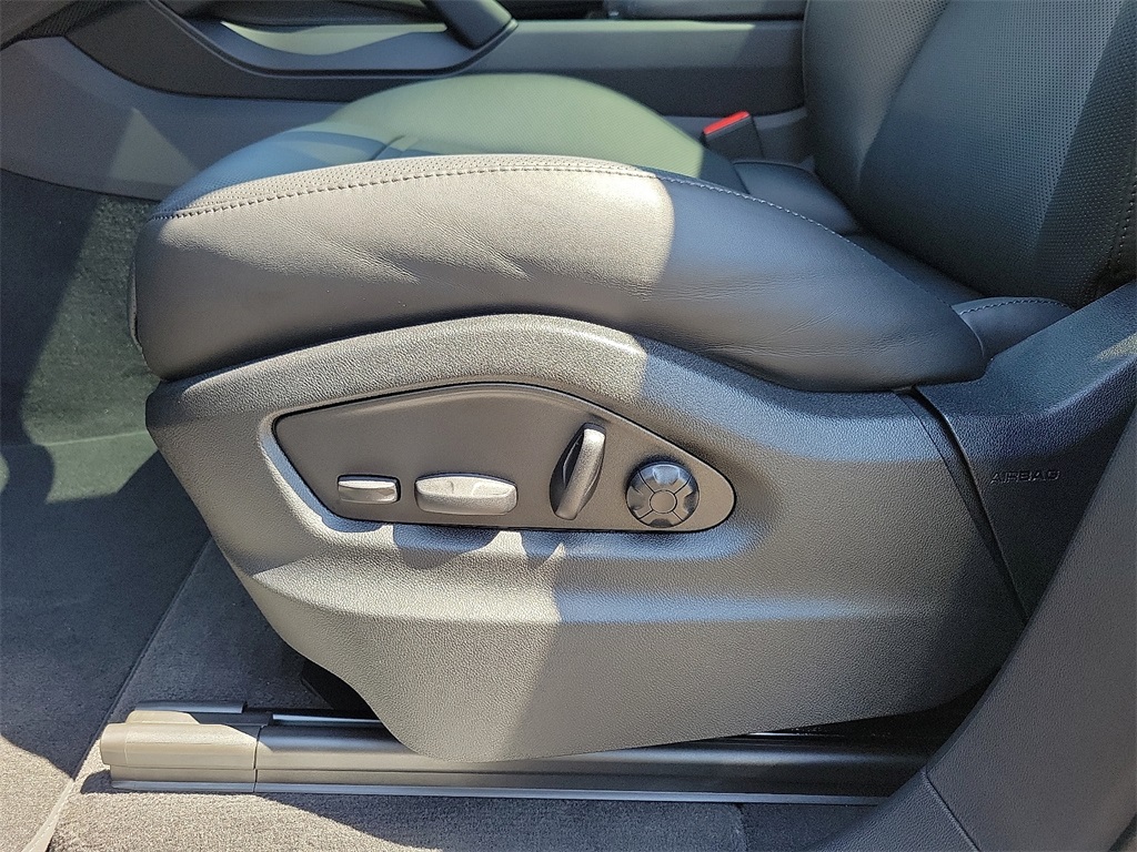 2025 Porsche Cayenne E-Hybrid S photo 24
