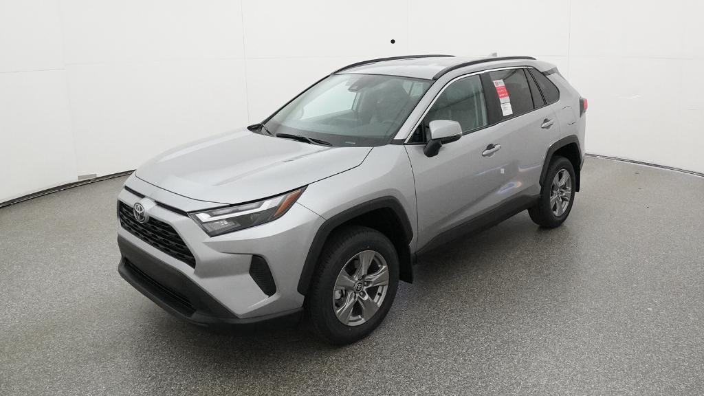 2025 Toyota RAV4 XLE's photo