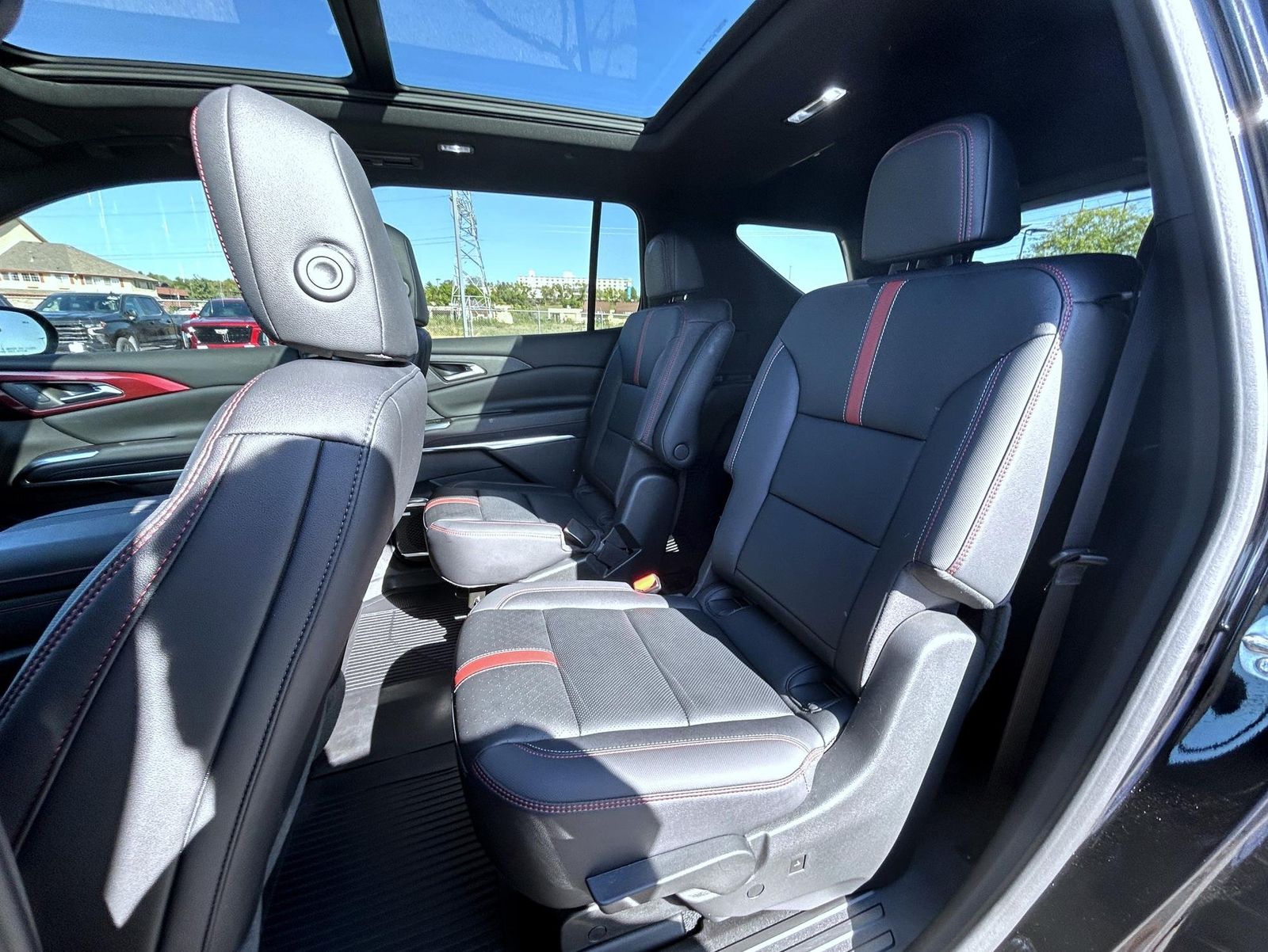 2025 Chevrolet Traverse RS photo 18
