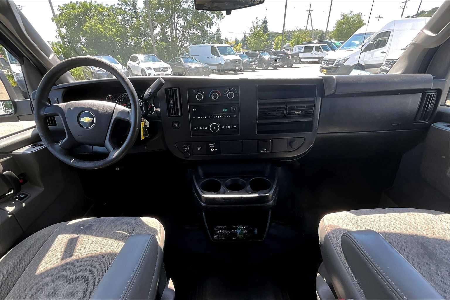 2017 Chevrolet Express 2500 Cargo photo 12