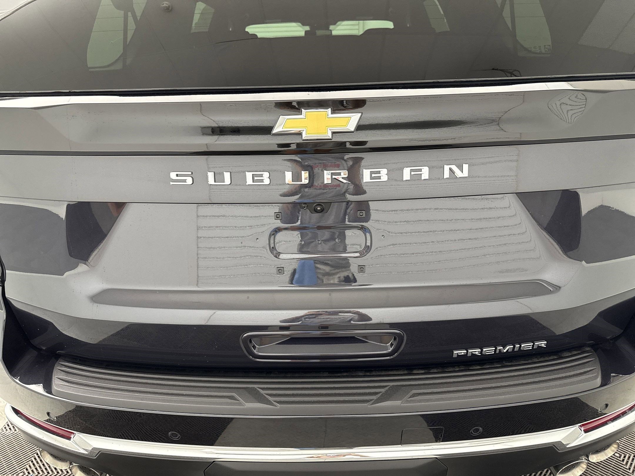 2025 Chevrolet Suburban Premier photo 16