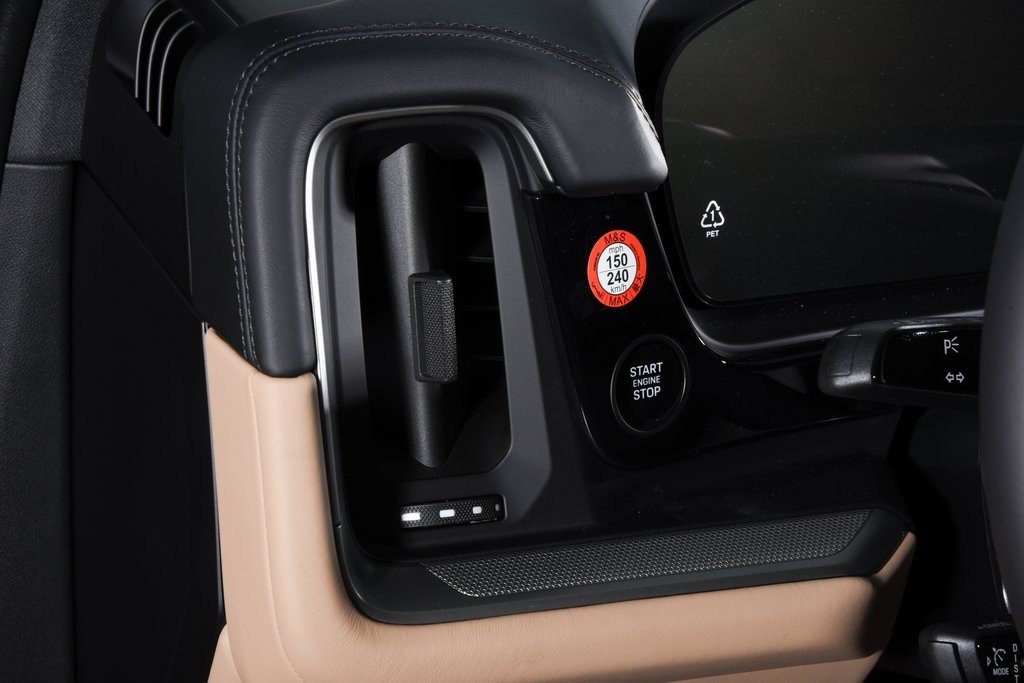 2025 Porsche Cayenne photo 25
