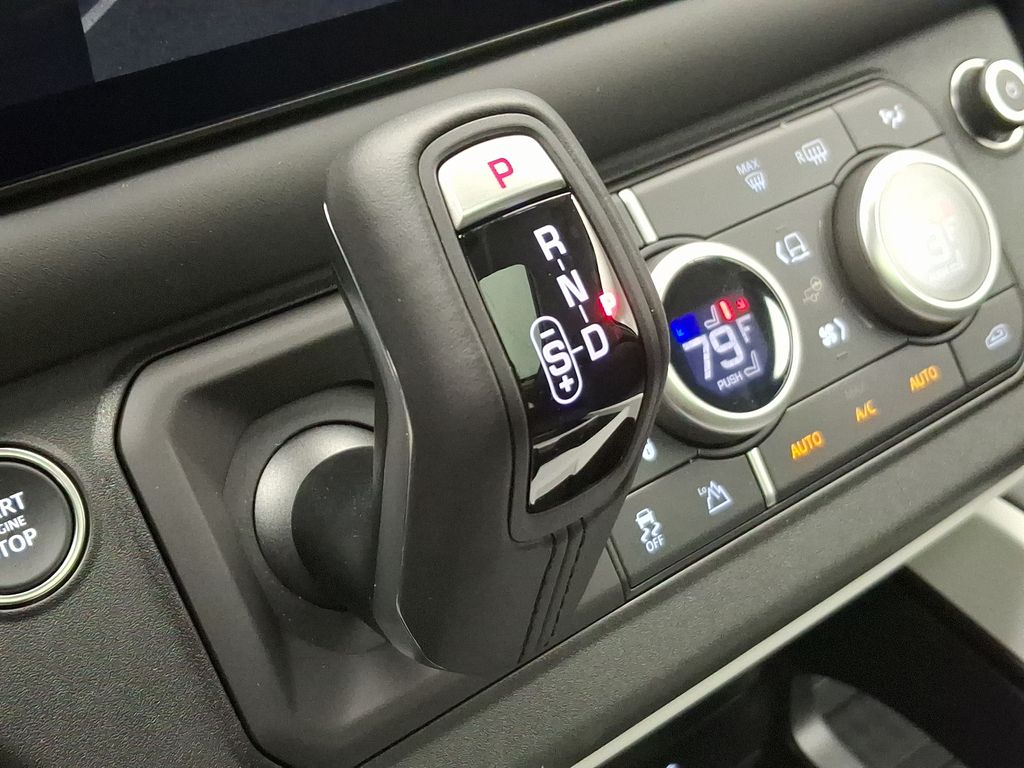 2025 Land Rover Defender 110 S photo 7