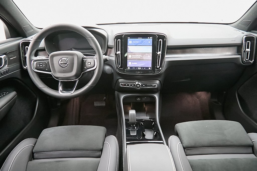 2023 VOLVO C40 - Image 21