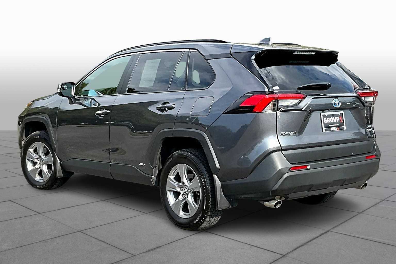2024 Toyota RAV4 Hybrid XLE photo 11