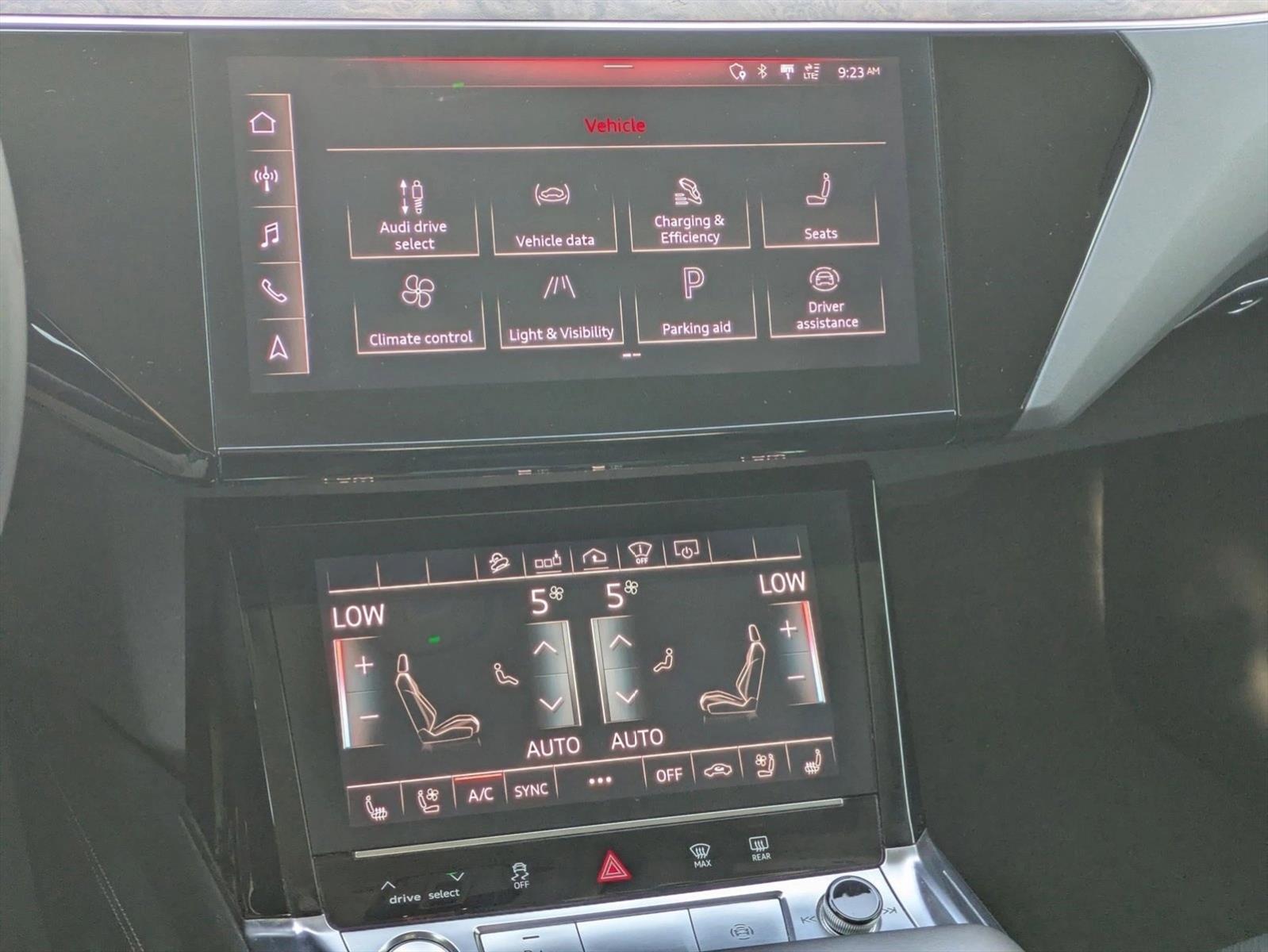 2019 Audi e-tron Premium Plus photo 14
