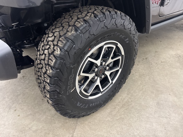 2025 Jeep Wrangler Rubicon photo 4