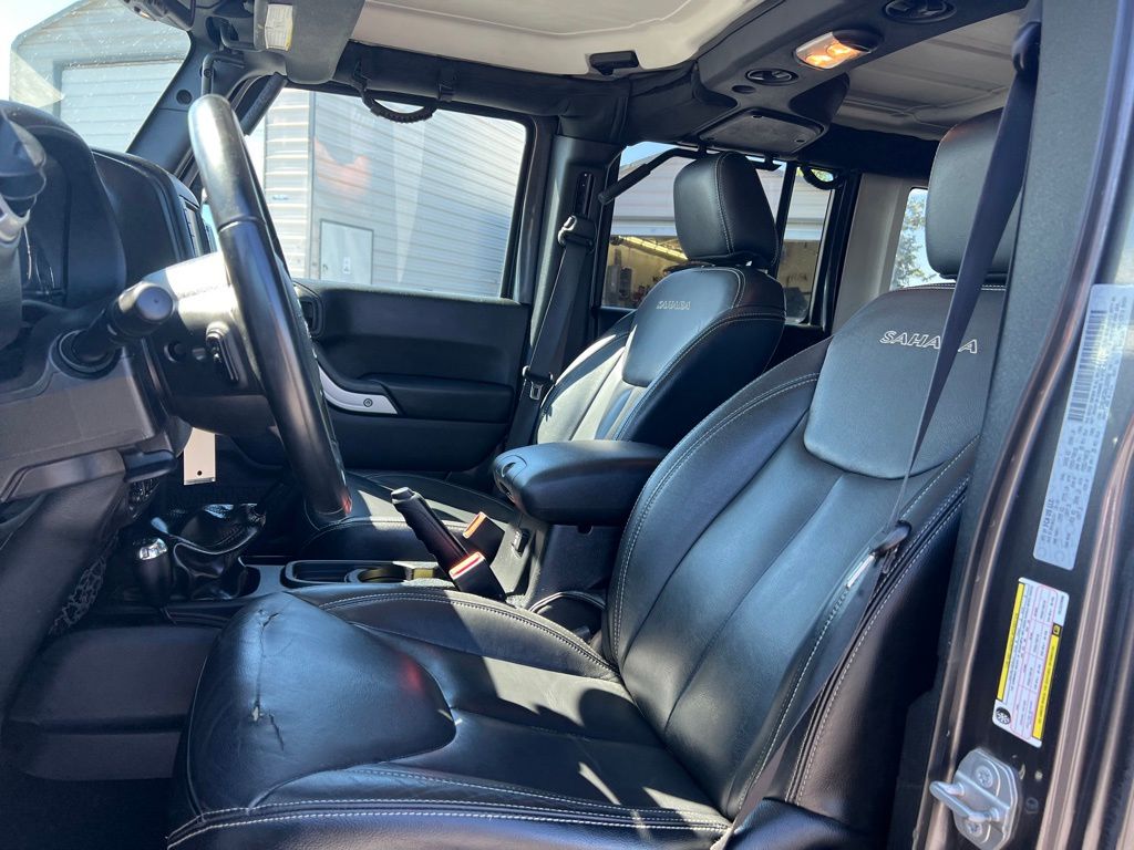 2017 Jeep Wrangler Unlimited Sahara photo 11