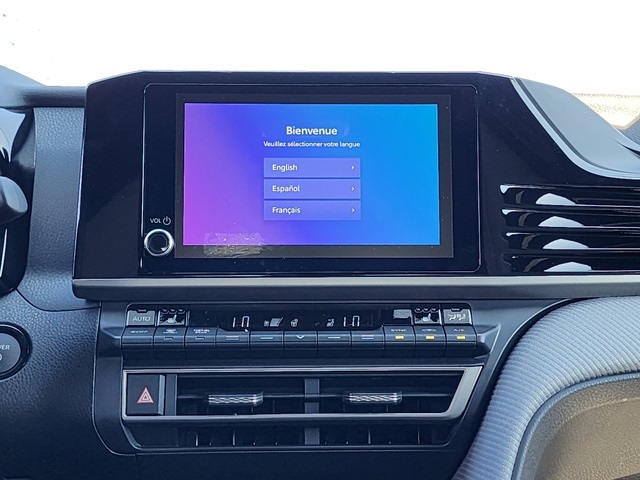 2025 Toyota Camry SE photo 8