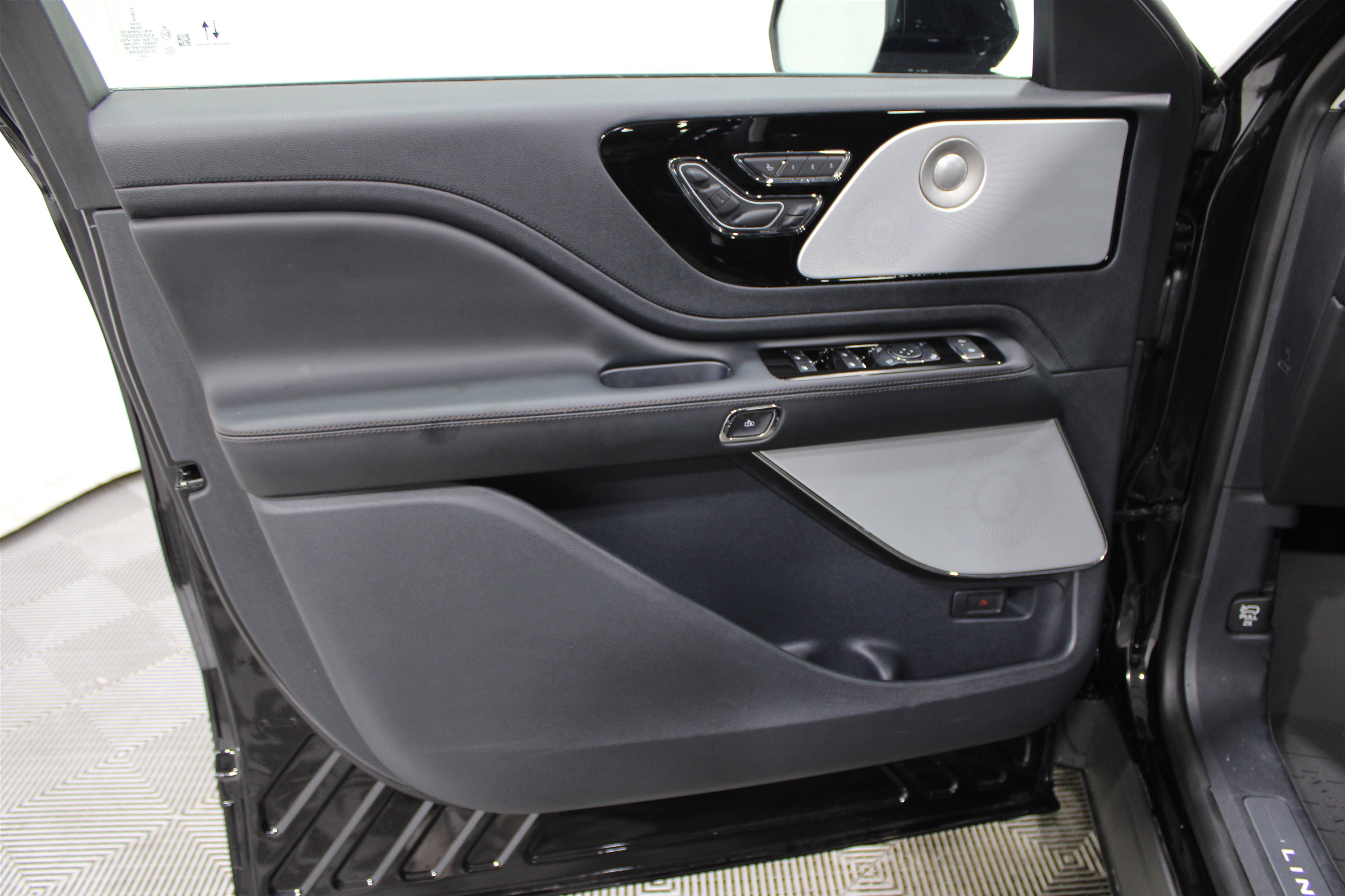 2025 Lincoln Aviator Reserve photo 4