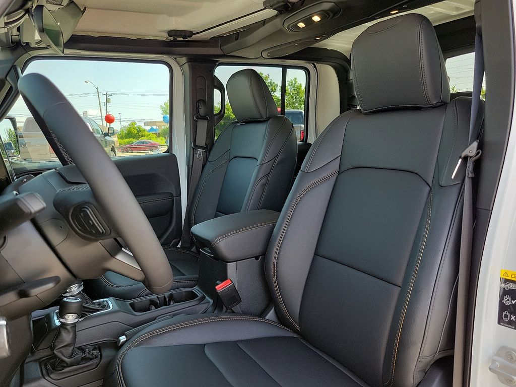 2025 Jeep Gladiator Sport photo 11