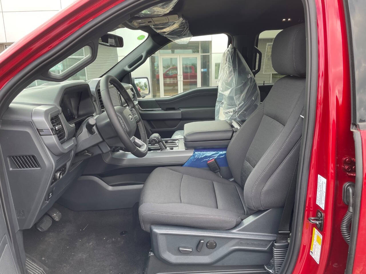 2025 Ford F-150 XLT photo 8