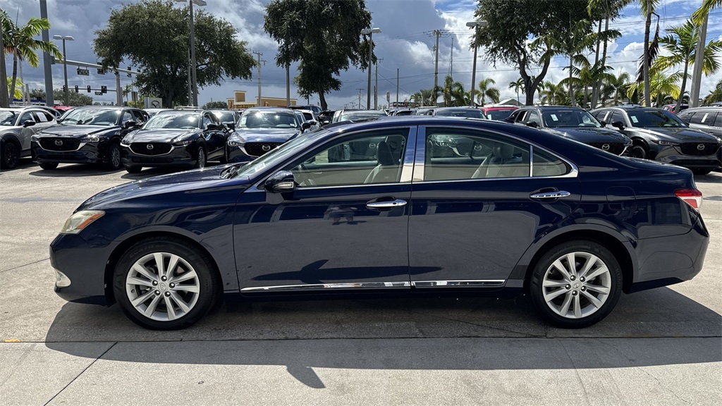 2011 Lexus ES 350 photo 10