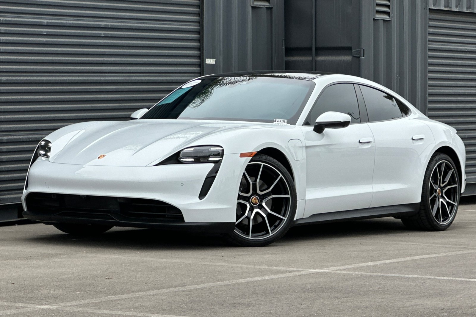 2023 Porsche Taycan photo 2