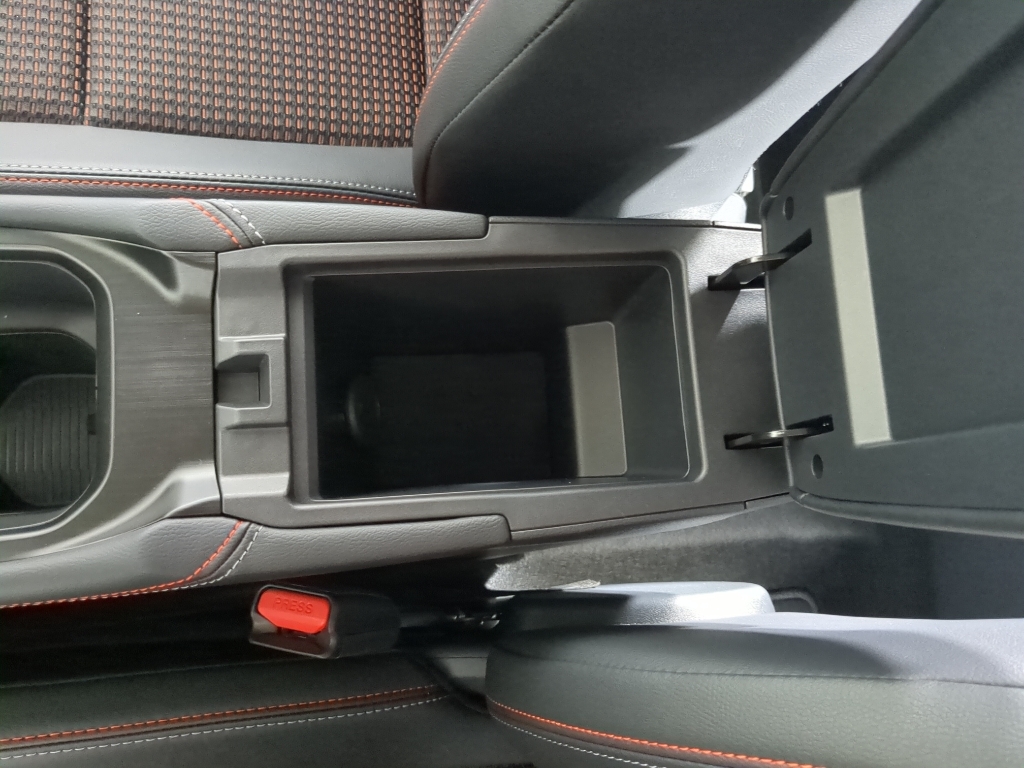2025 Nissan Kicks SR photo 18
