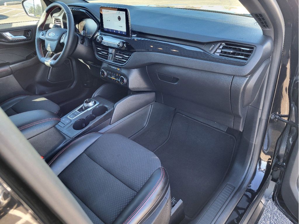 2024 Ford Escape ST-Line photo 14
