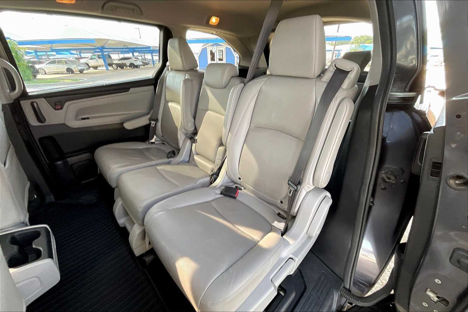 2019 Honda Odyssey Touring photo 19
