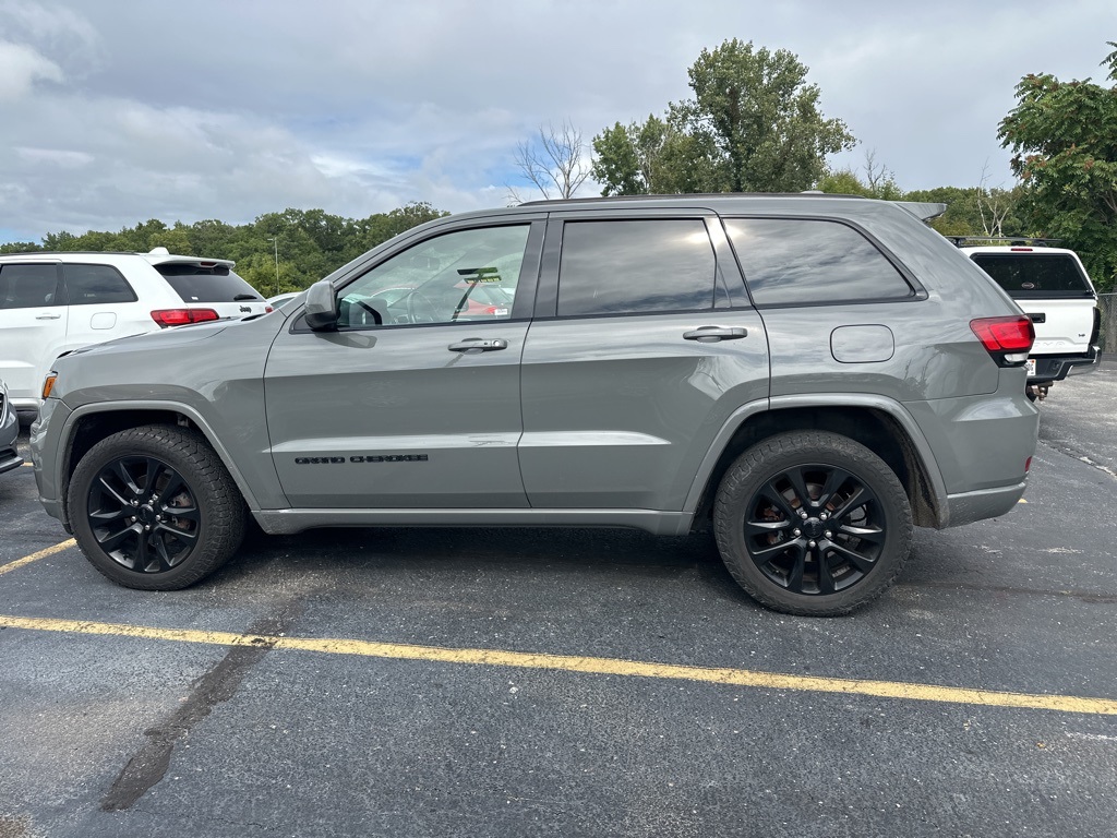 2020 Jeep Grand Cherokee Altitude photo 2
