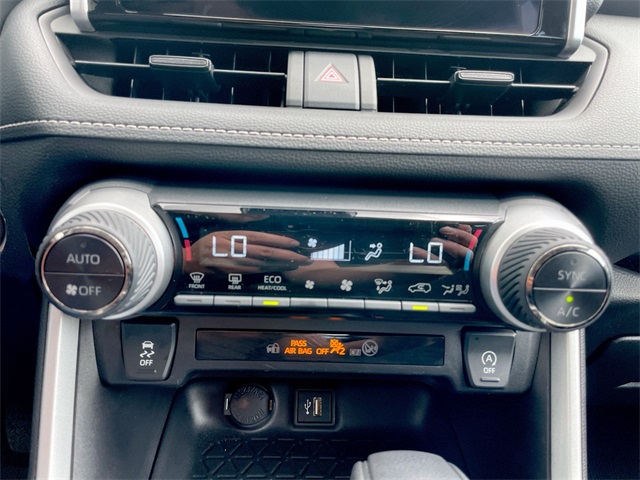 2024 Toyota RAV4 XLE photo 9