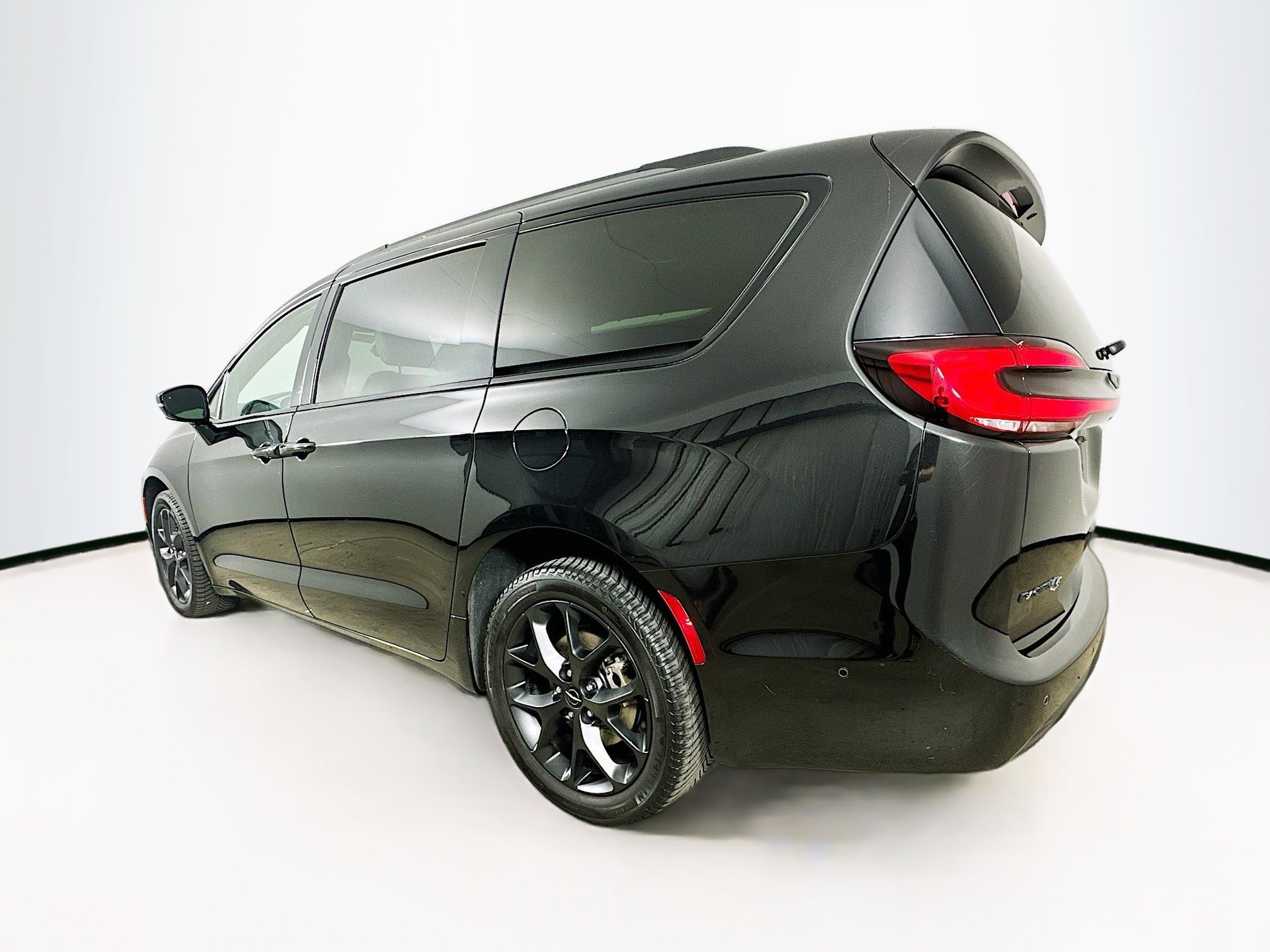 2021 Chrysler Pacifica Limited photo 3