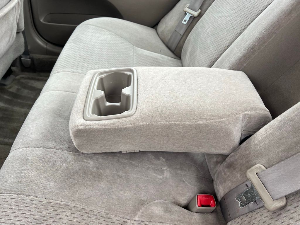 2004 Toyota Camry LE photo 19