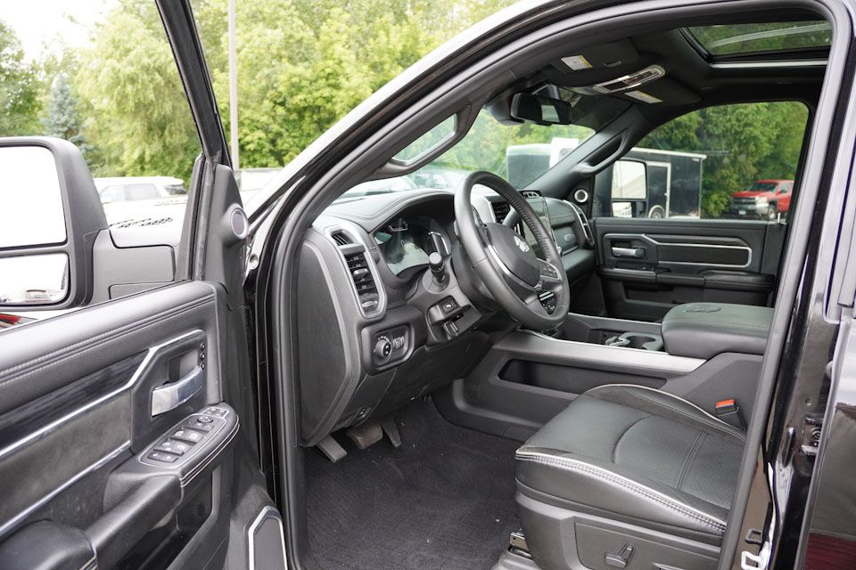 2024 Ram 3500 Laramie photo 17