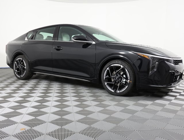 2025 Kia K4 GT-Line photo 3