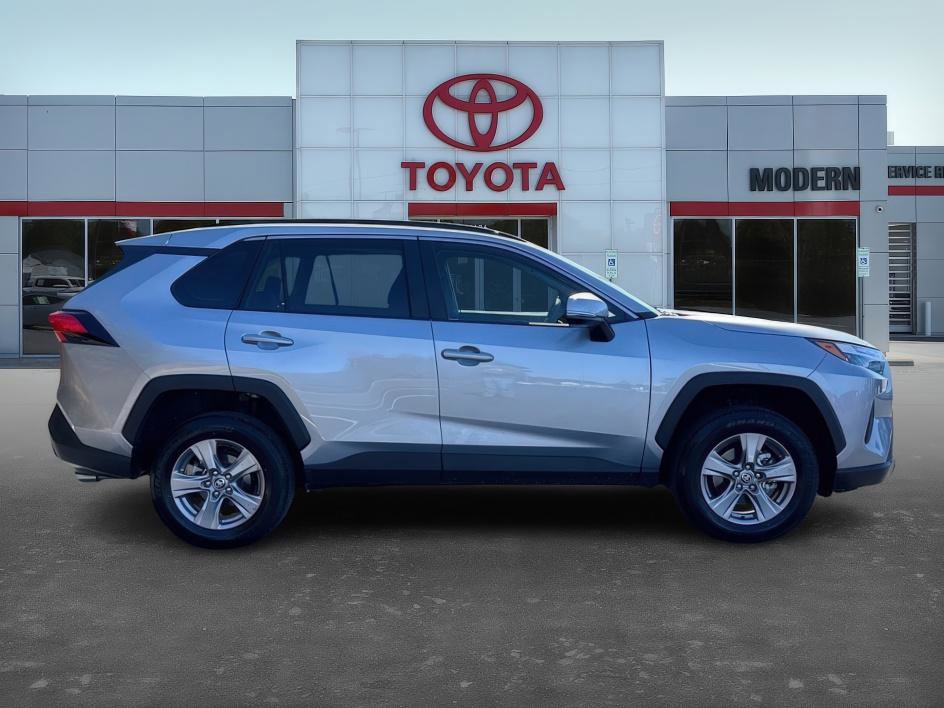2025 Toyota RAV4 XLE photo 2