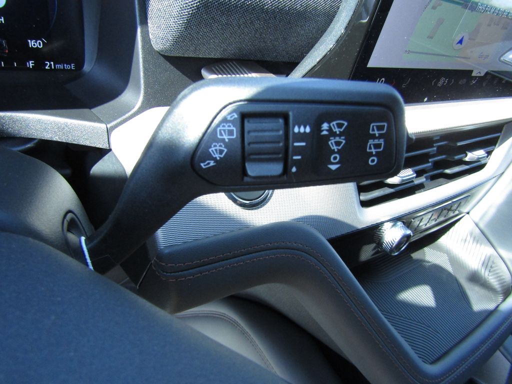 2025 Ford Explorer photo 21