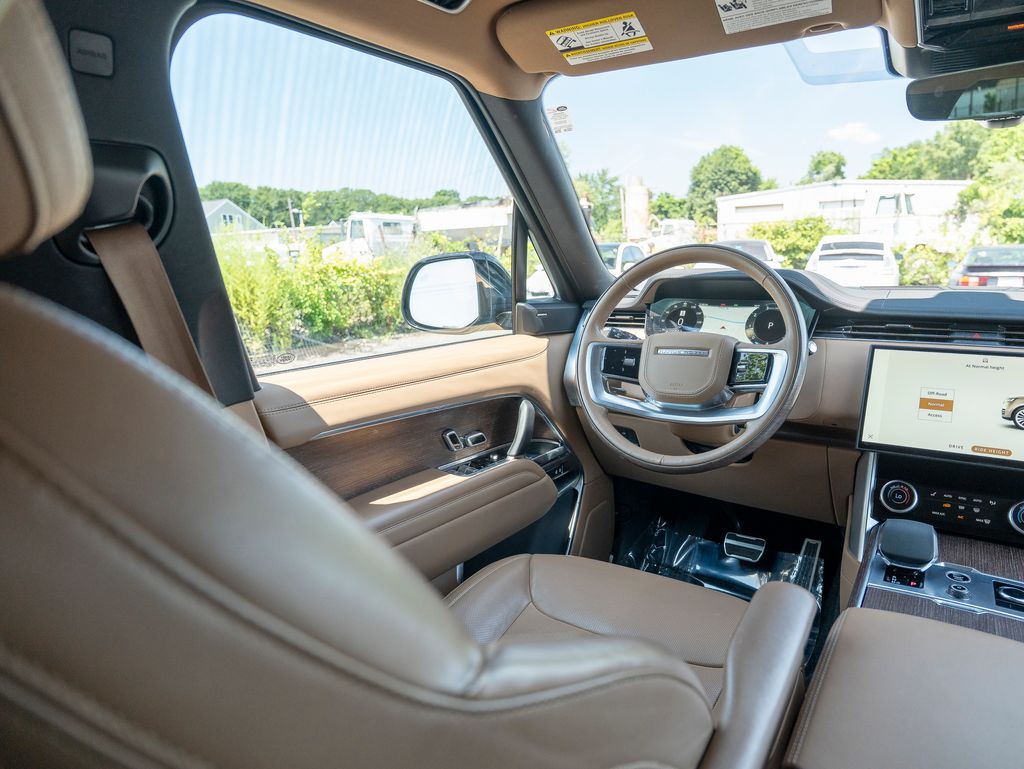 2023 Land Rover Range Rover SE photo 17