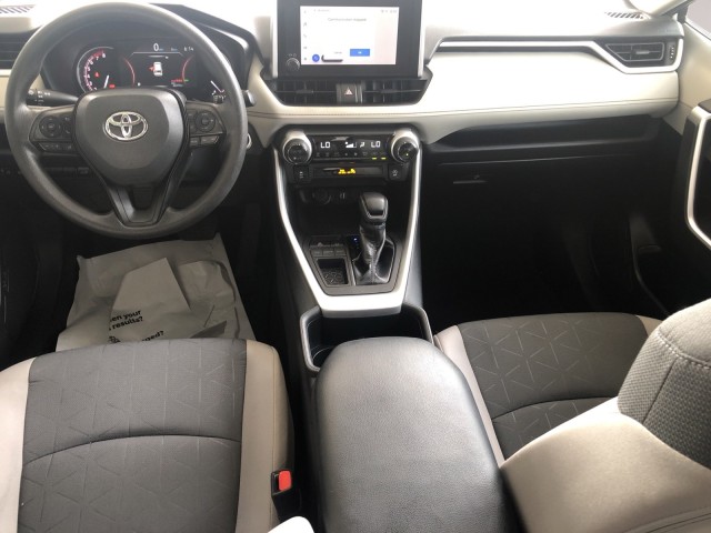 2024 Toyota RAV4 XLE photo 9