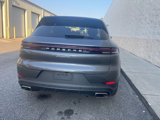 2024 Porsche Cayenne Base photo 4