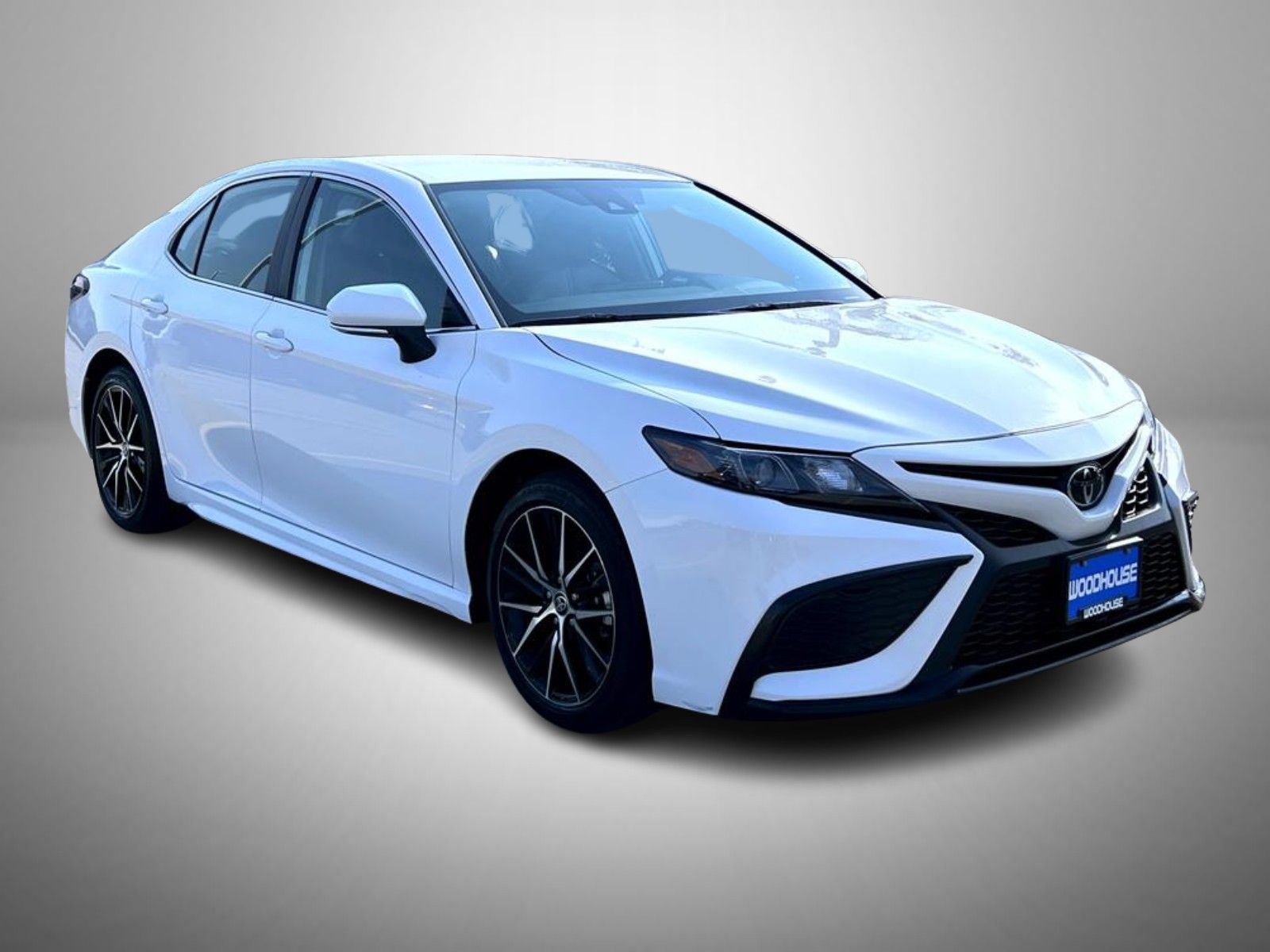 2024 Toyota Camry SE photo 3