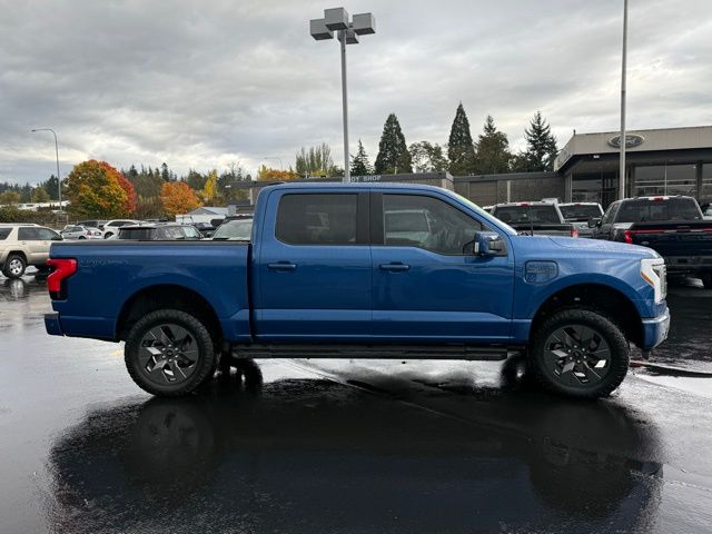 2022 Ford F-150 Lightning Lariat photo 4