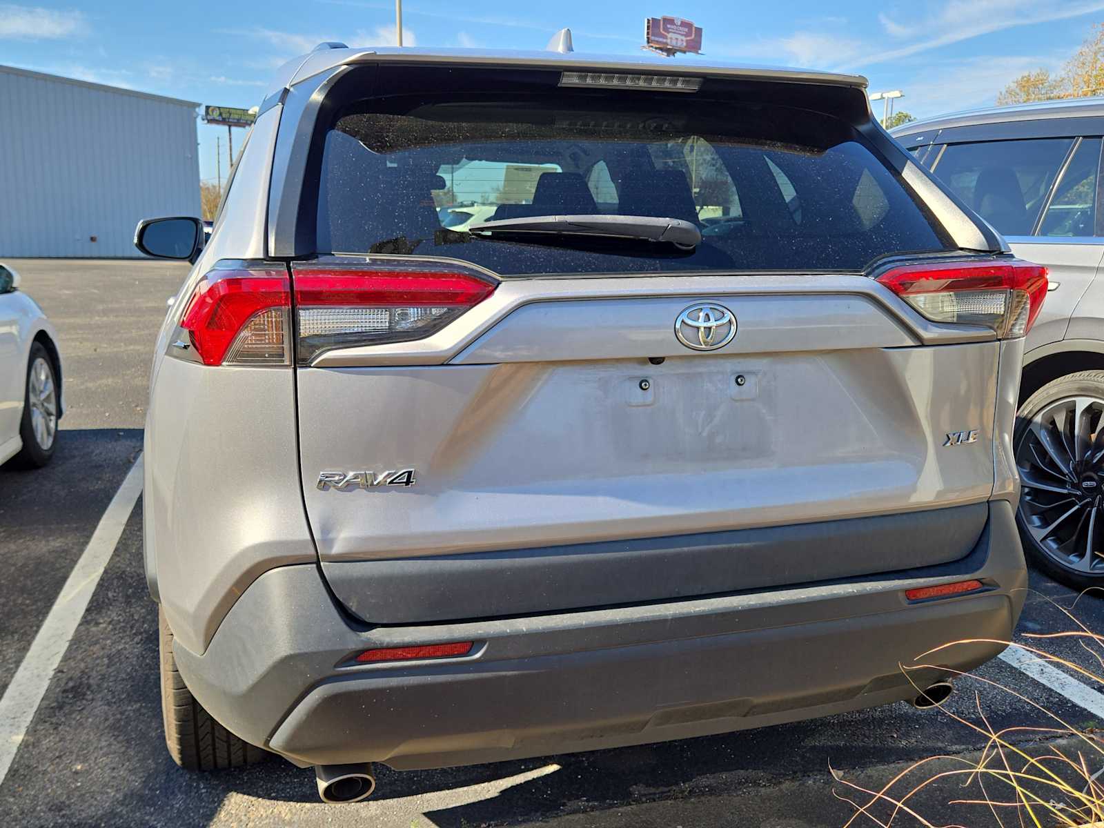 2021 Toyota RAV4 XLE photo 4