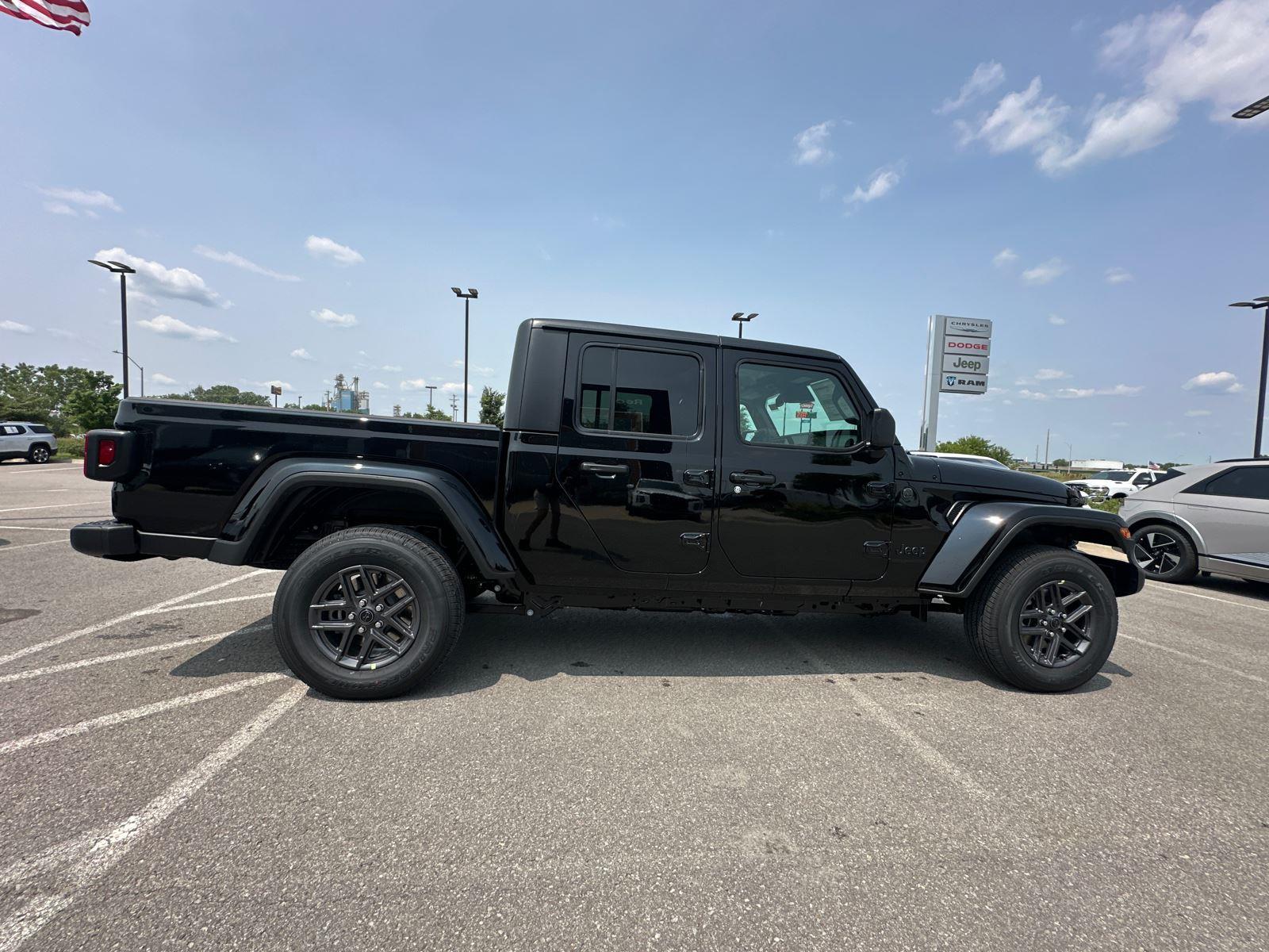 2025 Jeep Gladiator Sport S photo 4