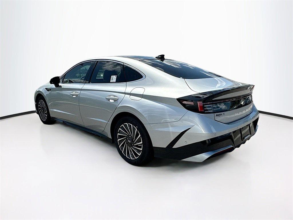 2025 Hyundai Sonata Hybrid Limited photo 4