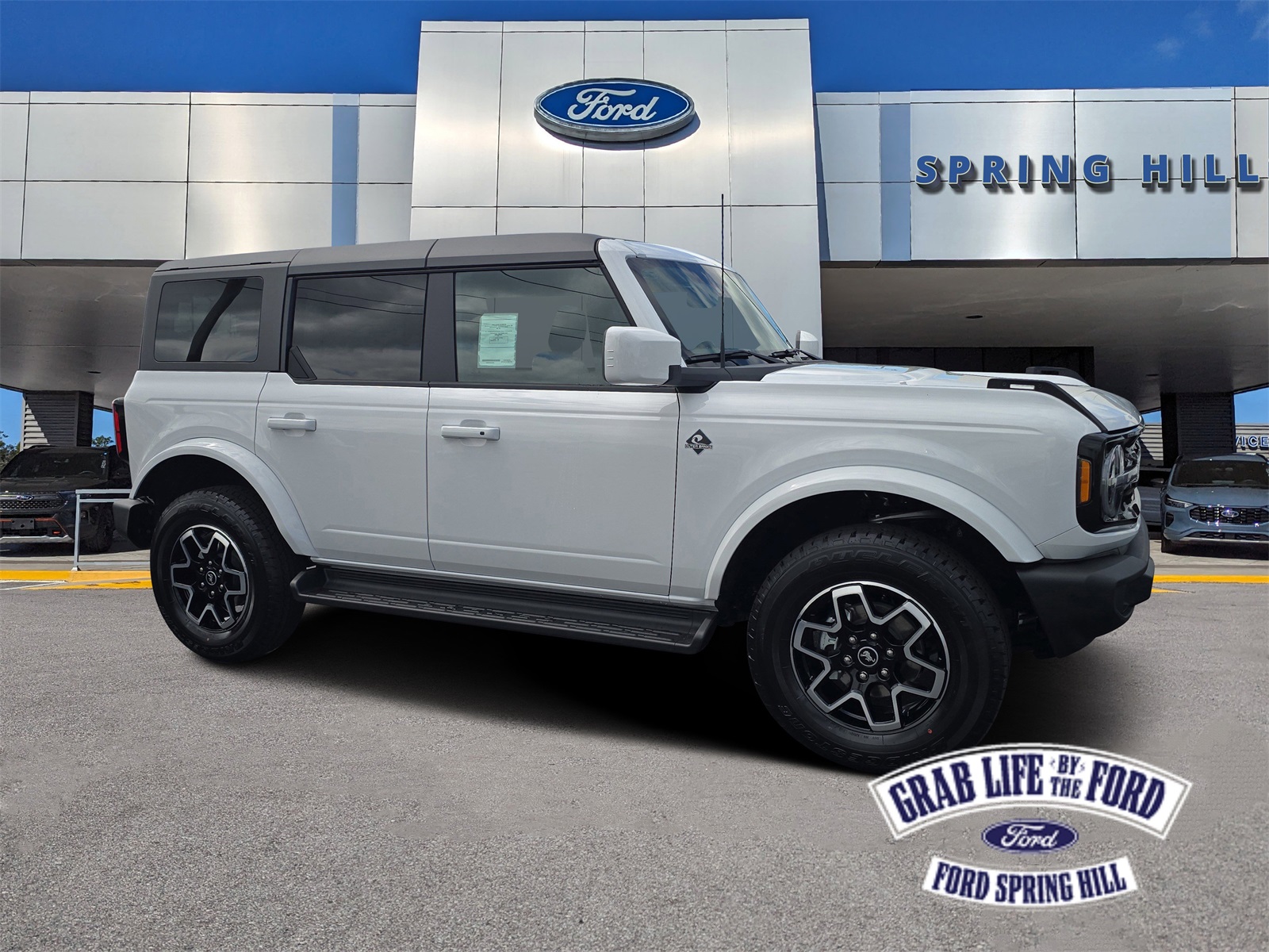 2025 Ford Bronco 4-Door Outer Banks's photo