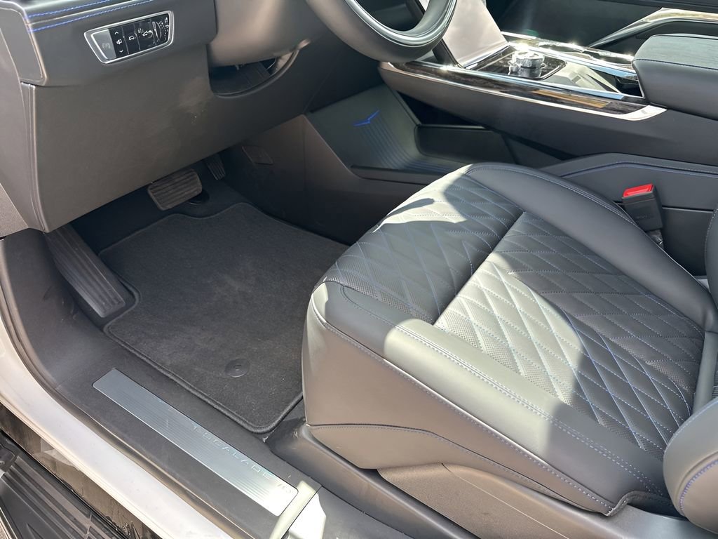 2025 Cadillac Escalade IQ Sport photo 28