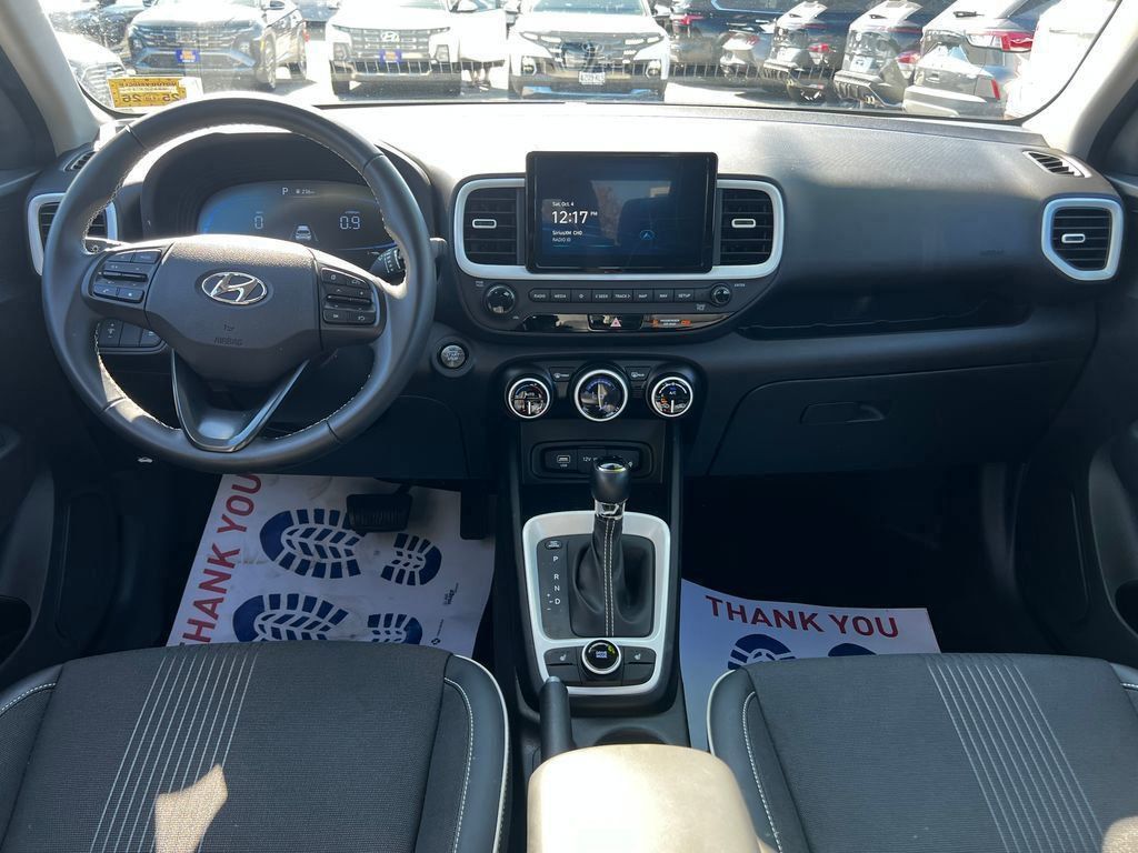 2025 Hyundai Venue Limited photo 4