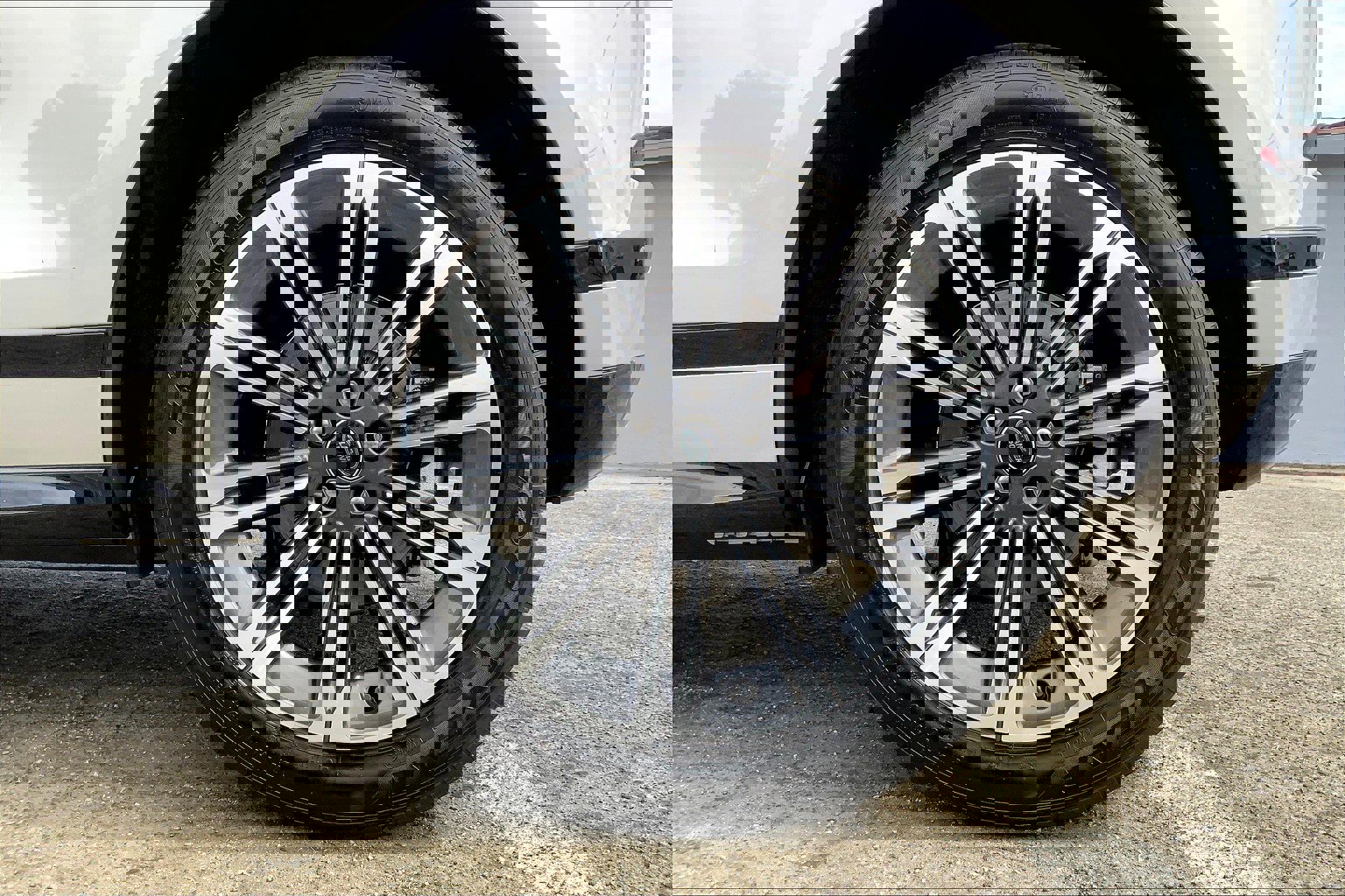 2024 Land Rover Range Rover Evoque Dynamic SE photo 8