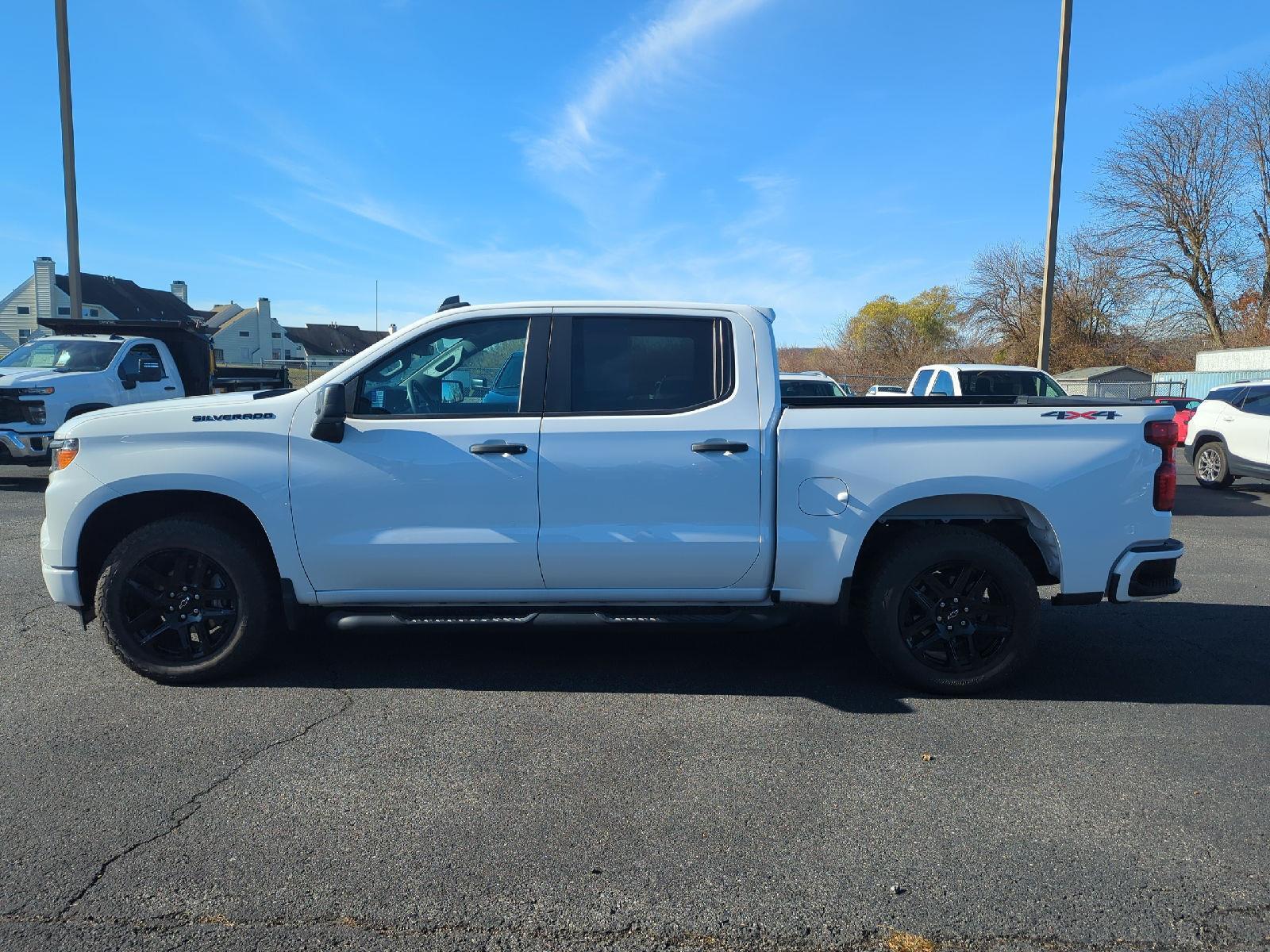 2024 Chevrolet Silverado 1500 Custom photo 2