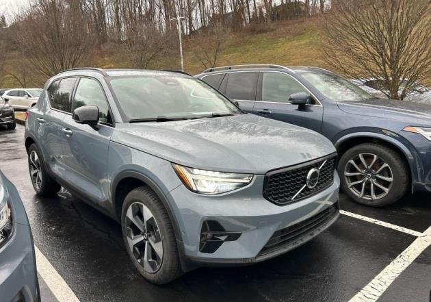 2023 Volvo XC40 Plus's photo