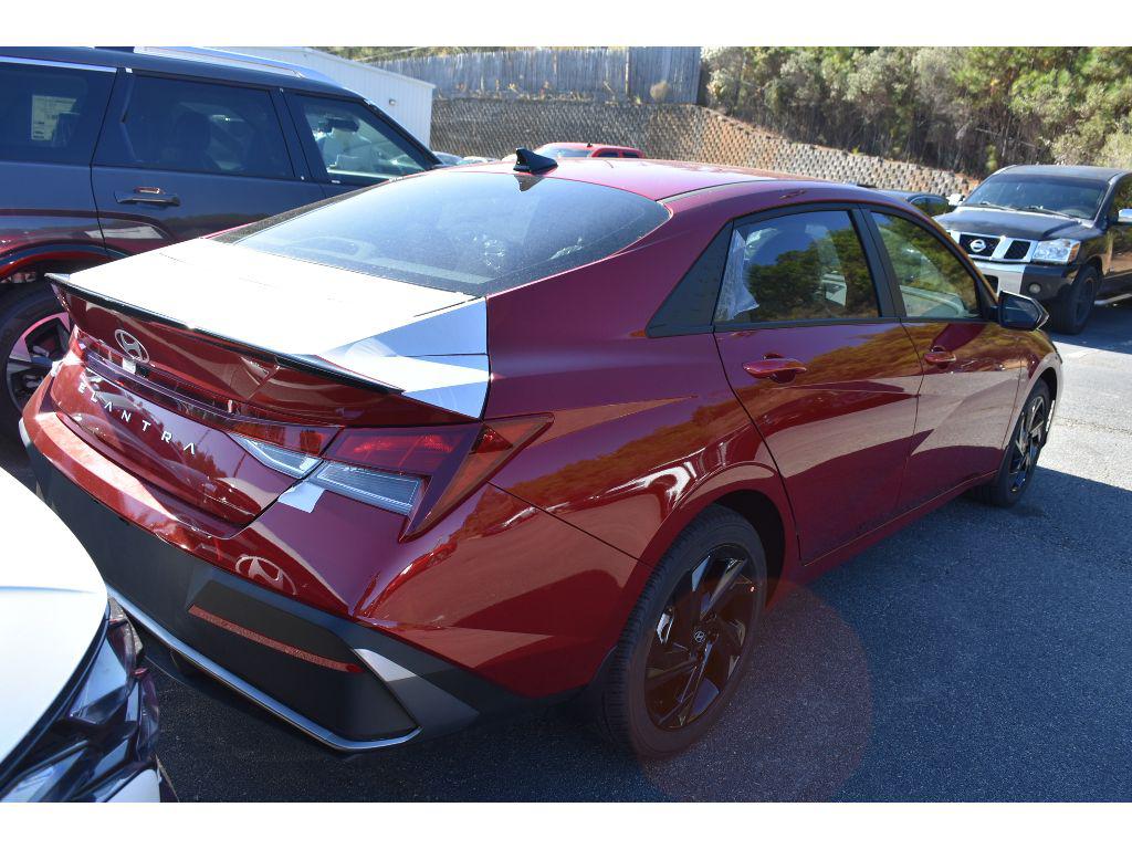 2026 Hyundai Elantra SEL Sport photo 3