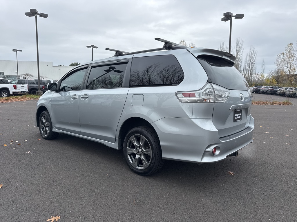 2020 Toyota Sienna SE photo 4