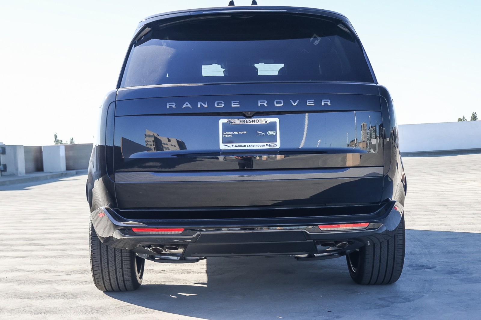 2025 Land Rover Range Rover SE photo 4
