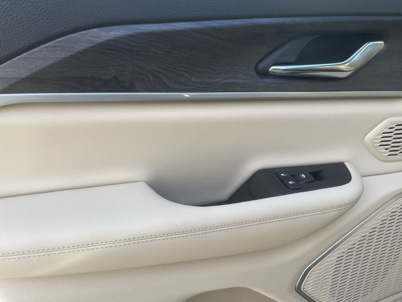 2024 Jeep Cherokee 4xe photo 6