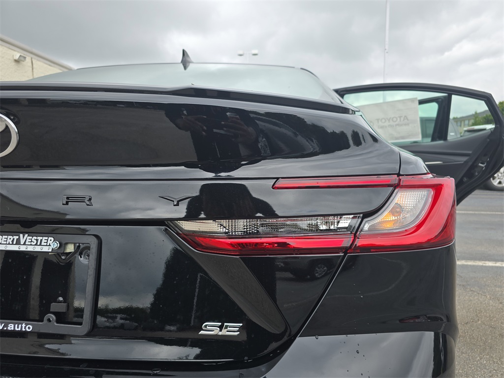 2025 Toyota Camry SE photo 33