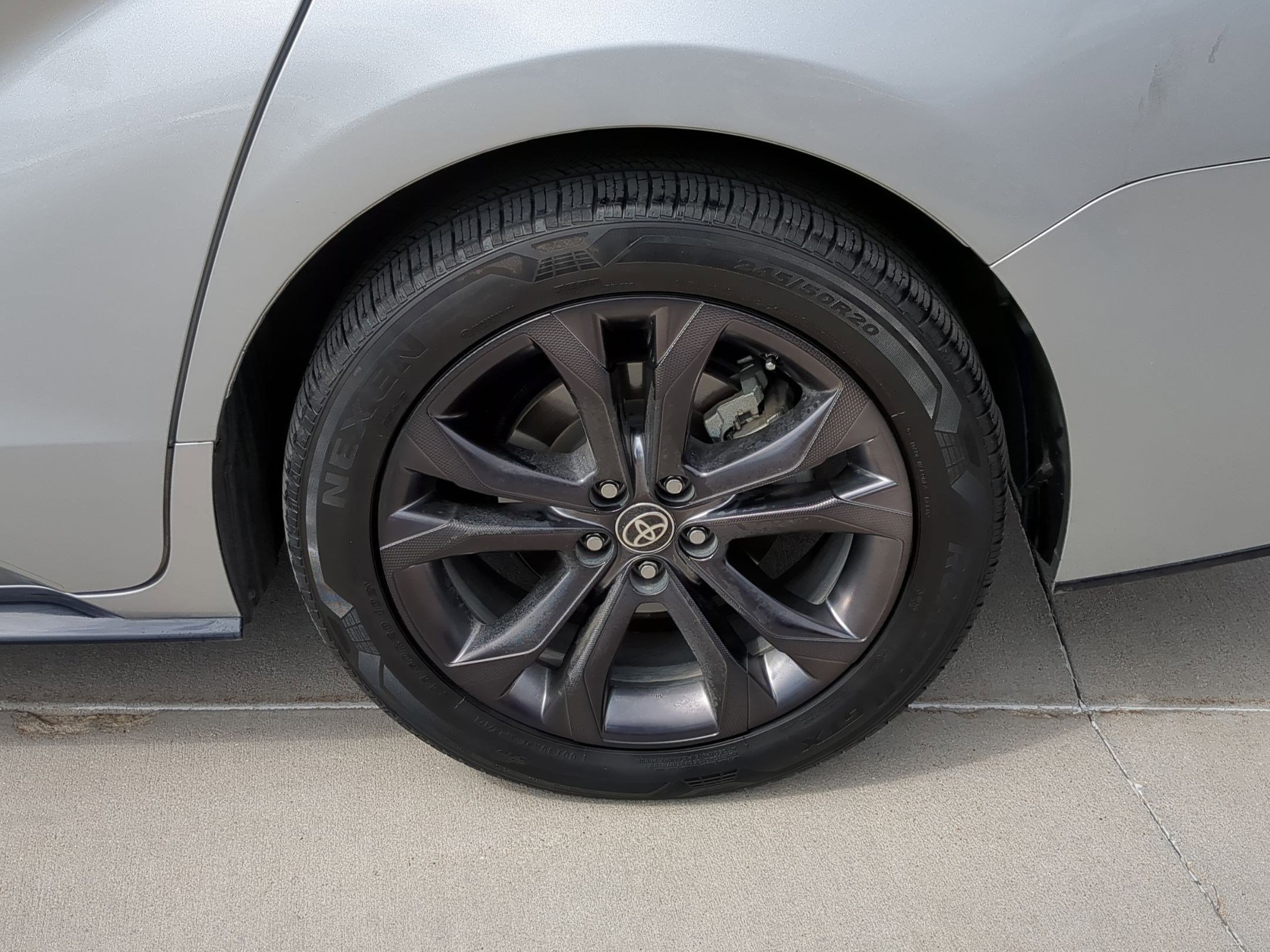 2021 Toyota Sienna XSE photo 12